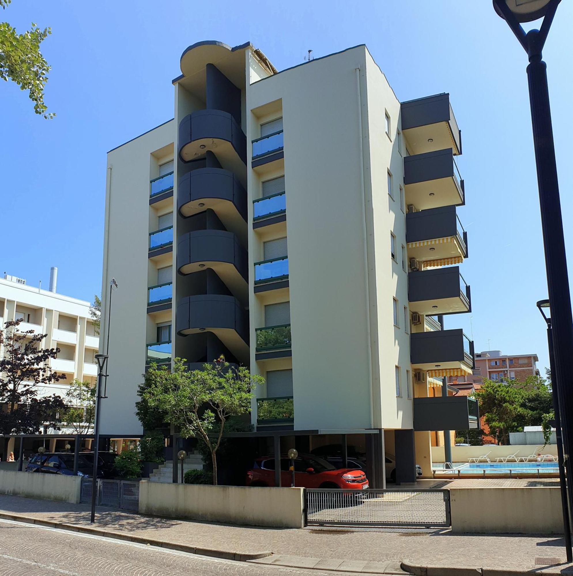 One Bedroom Flat With Balcony Next To The Sea